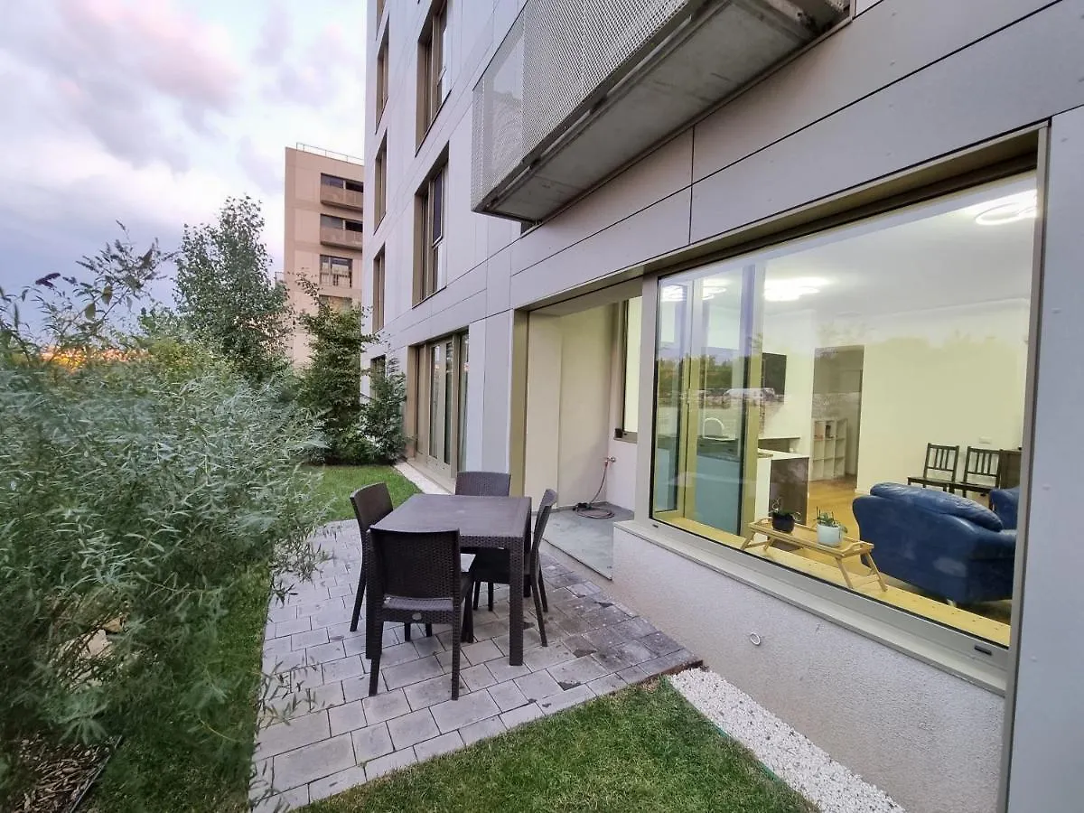 Aviatiei Park Luxury Apartments In Boekarest