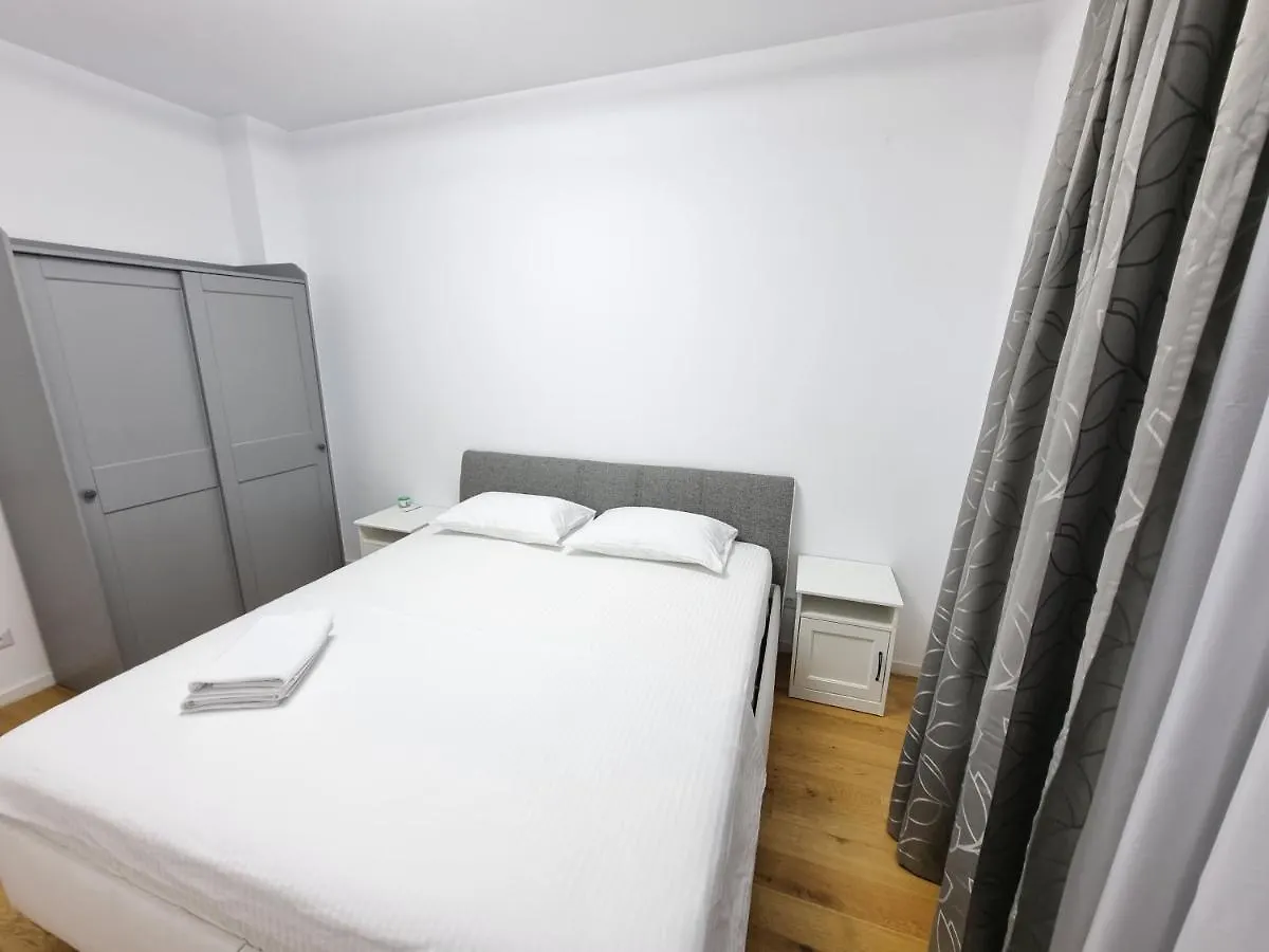Aviatiei Park Luxury Apartments In Boekarest 0*,