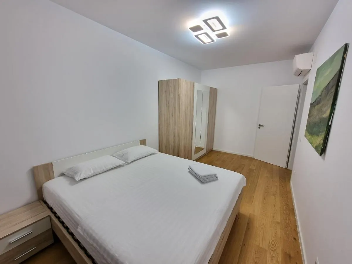 Aviatiei Park Luxury Apartments In Boekarest